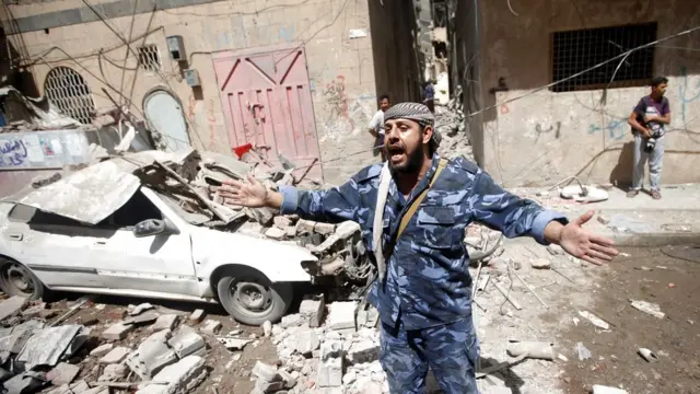 عدد من المنازل دمر في الغارات