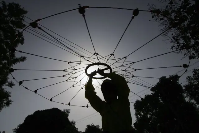 ગટકાનું પ્રદર્શન કરી રહેલ નિહંગ