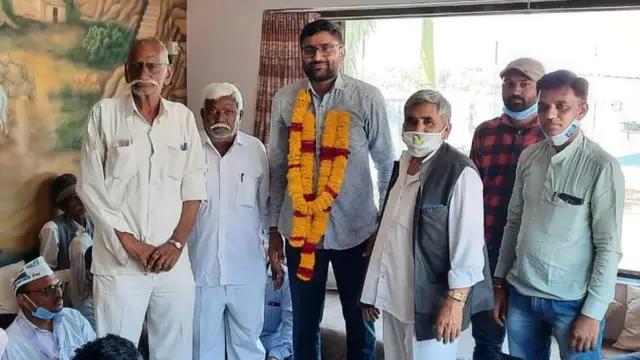 કાર્યકર્તાઓ સાથે ગોપાલ ઈટાલિયા