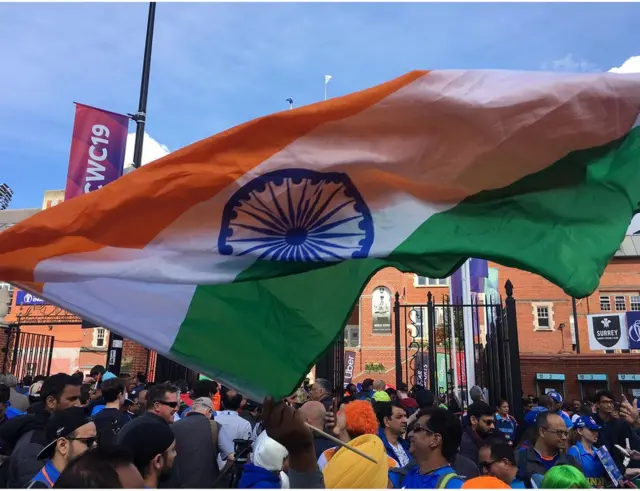 ఓవల్ మైదానం వెలుపల భారత అభిమానులు