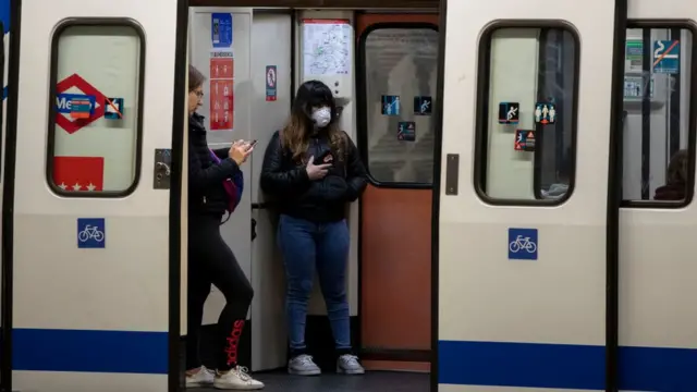 Gente en el metro