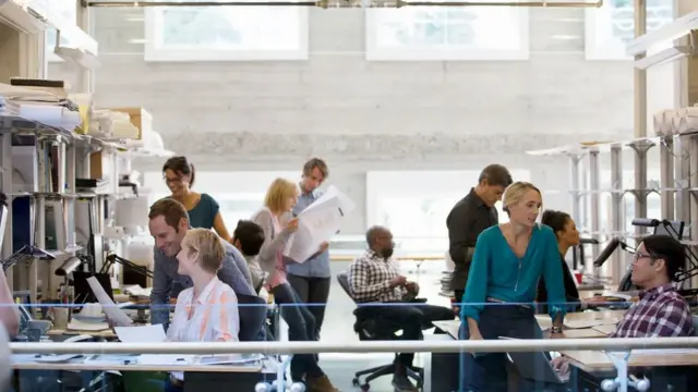 복잡해보이는 사무실 풍경