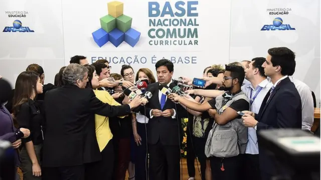 Ministro da Educação, Mendonça Filho, na entrega do documento da Base Nacional Comum Curricular,betano login entrarabril