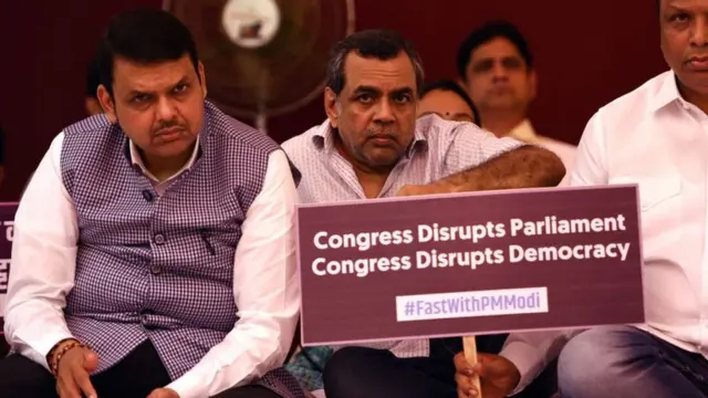 ભાજપના સાંસદોના ઉપવાસની તસવીર