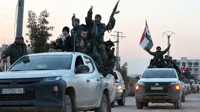 Suriye ordusu askerleri İdlib'de