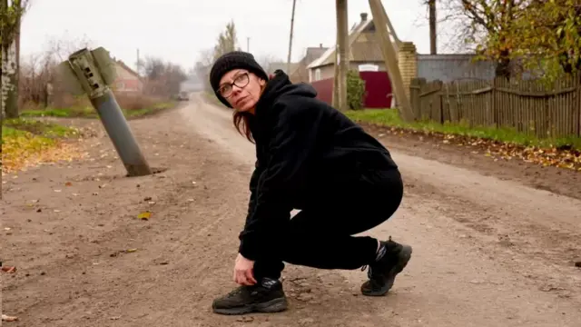 보통 아침에 조깅을 하는 올리아 옆으로 탱크가 지나가곤 한다