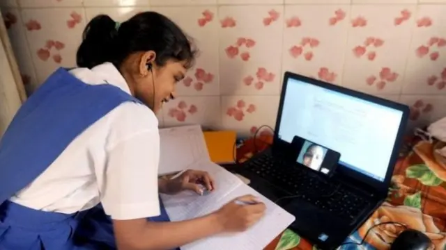 विद्यार्थिनी