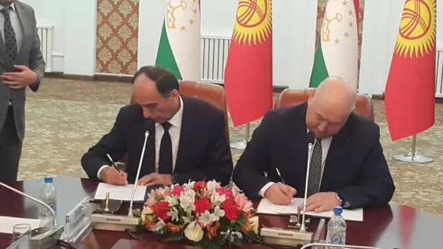 Өкмөттүк делегацияларды вице-премьер-министрерлер Азим Иброхим жана Жеңиш Разаков жетектеген