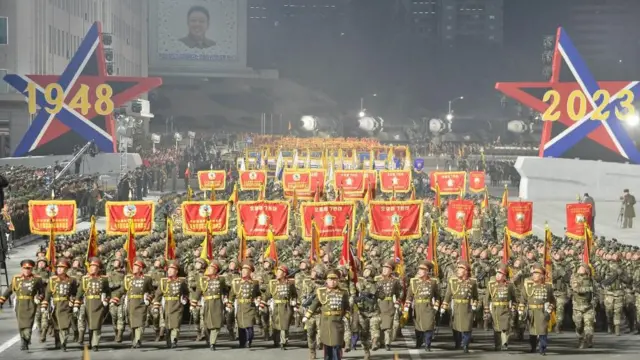 평양에서 열린 북한군 창건 75주년 기념 열병식