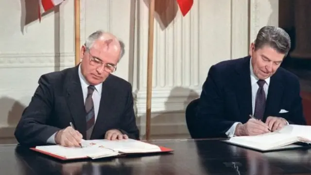 رونالد ریگان و میخائیل گورباچف