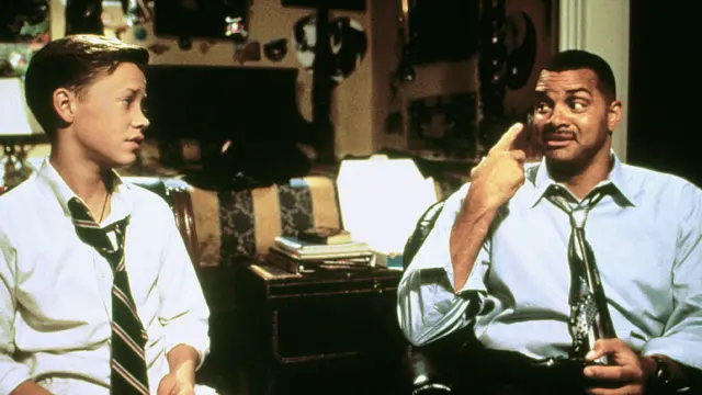 بروك بيرز(إلى اليسار) في فيلم الطفل الأول
