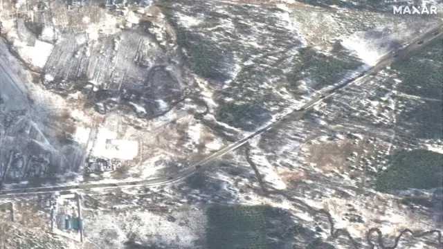 مركبات عسكرية روسية بالقرب في منطقة شمال غرب كييف