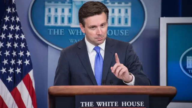 el portavoz de la Casa Blanca, Josh Earnest.