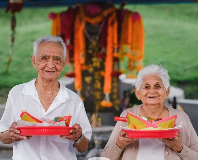 Facebook page ตายายสอนหลาน