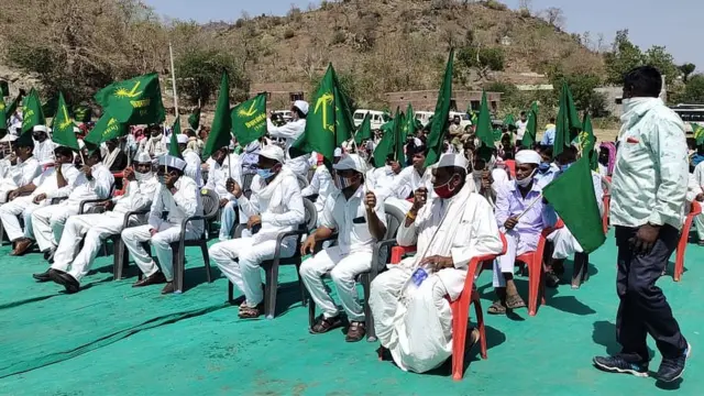 રાકેશ ટિકૈત અને ખેડૂતોની સભા