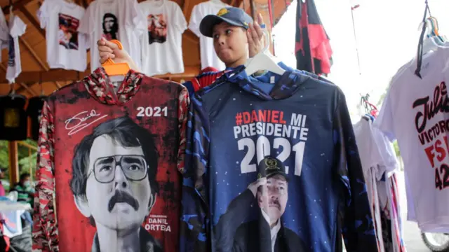Camisetas a favor de Ortega.