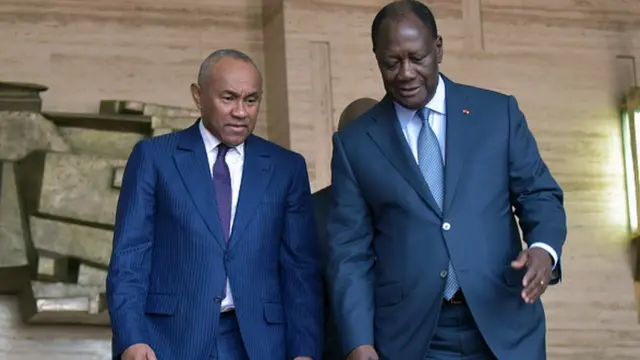 Le président de la CAF, Ahmad (à gauche), a rencontré le président ivoirien Alassane Ouattara, mardi 29 janvier 2019 à Abidjan.