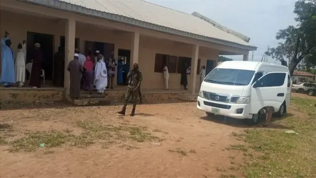 Awọn aṣoju ijọba ipinlẹ Kwara ti lọ si ile Keu naa fun iwadii, wọn si ti da ọga ibẹ duro