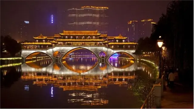 నకిలీ చంద్రుడి వెలుగులు వస్తే