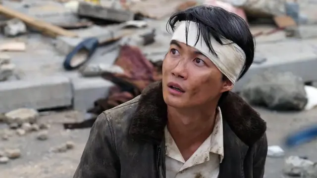 کویچی شیکیشیما، قهرمان فیلم گودزیلا منهای یک (با بازی ریونوسوکه کامیکی) به طرز جالبی یک قهرمان زجر‌کشیده است