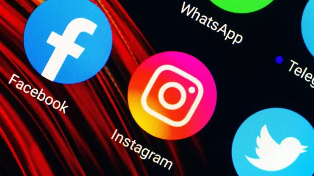 சமூக ஊடகங்கள்.