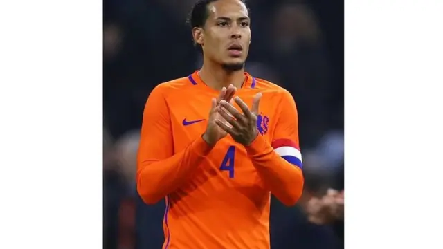 Adẹ̀yìnmú fún ikọ̀ agbábọ́ọ̀lù orílẹ́èdè Netherlands Virgil Van Dijk