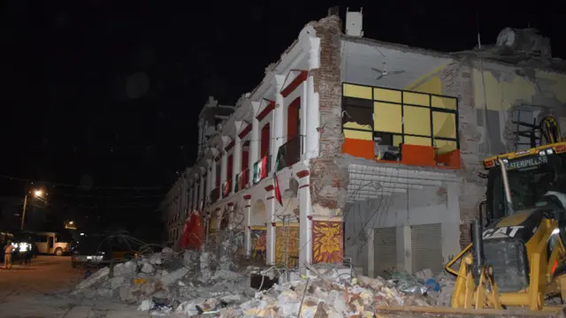 Prédio destruído pelo terremoto