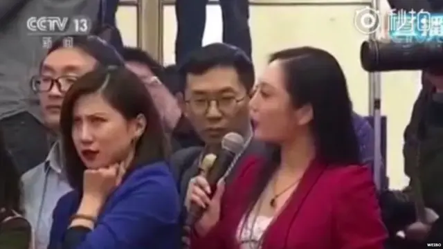 हैरान पत्रकार