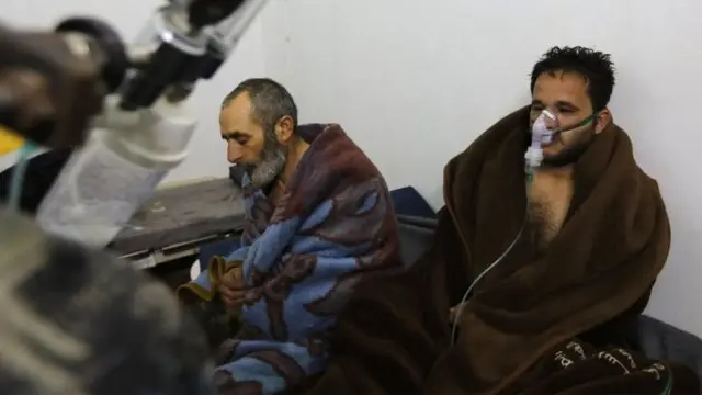 ชาวเมืองซาราเค็บหลายคนถูกนำตัวส่งโรงพยาบาลหลังมีปัญหาระบบทางเดินหายใจ