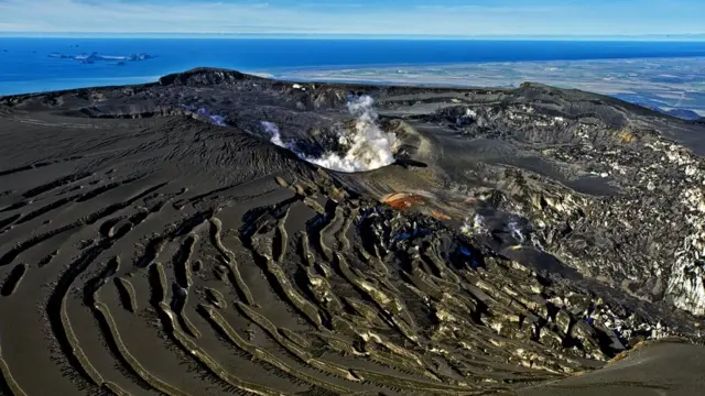 Cratera do Eyjafjallajokull na Islândia, toposbonus de boas vindas blaze como funcionamontanhas cobertasbonus de boas vindas blaze como funcionaneve e escurecidas por cinzas