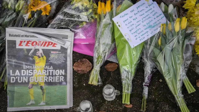 Portada de una revista con ramos florares.