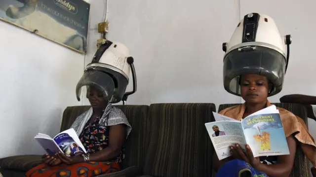 ጸጉረን እና ዘንብባ ኣዋልድ