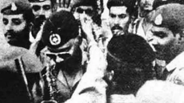 ৭ই নভেম্বরের অভ্যুত্থানের পর দৈনিক বাংলায় প্রকাশিত একটি ছবি