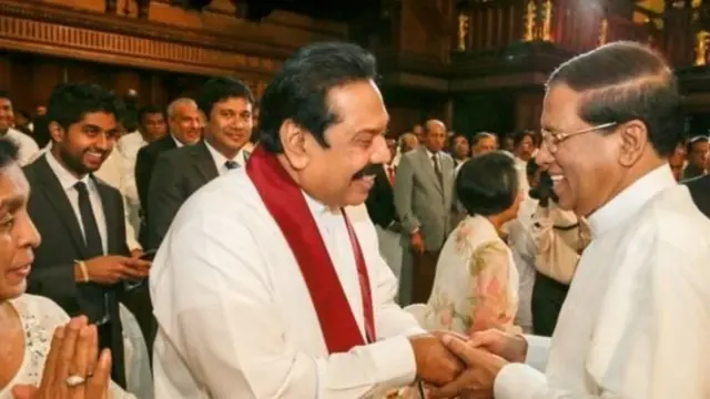 19 සංශෝධනය වත්මන් ජනාධිපතිට බල නොපාන්නේ නම් එය හිටපු ජනපතිවරුන්ටත් බල නොපාන බවට තර්කයක් ඉදිරිපත්ව් ඈත.
