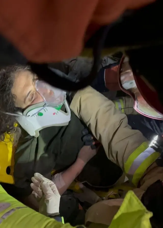 Antakyada 138 saat sonra dağıntılar altından 51 yaşlı Emine Doğu çıxarılıb