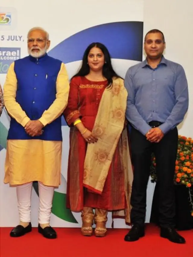 इरेन बेंजामिन (उजवीकडे)