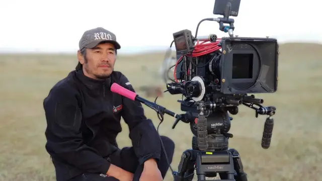 "Өзүм тасмада Жайдарбек Кунгужиновго экшн-оператор болуп, жардамчылык кылдым"