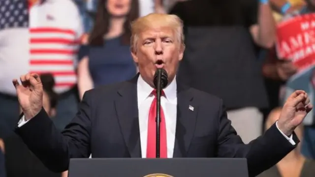 Prezida Trump avuga ko uruzitiro ku rubibe rwa Mexique ruzoba rufise umuyagankuba uvuye ku zuba