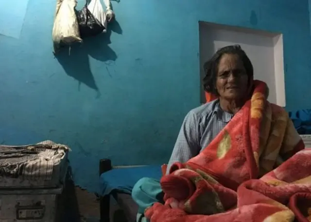 කොණ්ඩ කපන අවතාරයකට ගොදුරු වූ සුන්දර් දේවි එදා පටන් නිදි නොලබයි