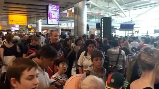 Очереди в Хитроу