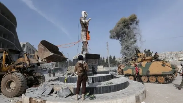 غضب كردي بعد تدمير القوات التركيه تمثالا شهيرا