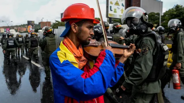 Скрипач и полиция