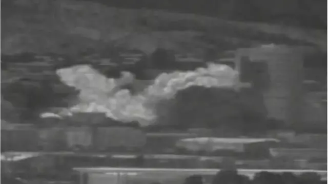 북한이 개성공단 내 남북공동연락사무소 청사를 16일 오후 2시 49분경 폭파했다. 사진은 우리군 장비로 촬영된 폭파 당시 영상 캡쳐. 북한 조선중앙TV는 이날 오후 5시께 긴급 보도를 통해 "개성 공업지구에 있는 공동연락사무소를 완전 파괴시키는 조치를 진행했다"라고 밝혔다