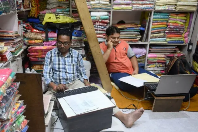 એક વાત સ્પષ્ટ હતી કે એ બધા વેપારીઓ GSTથી ઘણા નારાજ હતા