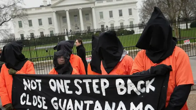 গুয়ান্তানামো বে কারাগার বন্ধর দাবীতে ওয়াইট হাউসের সামনে প্রতিবাদ বিক্ষোভ, ০৮/০১/২০১৬
