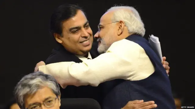 मुकेश अंबानी और नरेंद्र मोदी