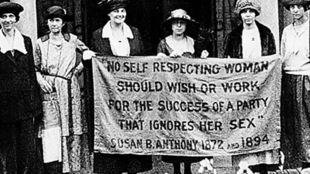 Аялдар өз укуктарын коргоо үчүн уюштурушкан биринчи манифестация