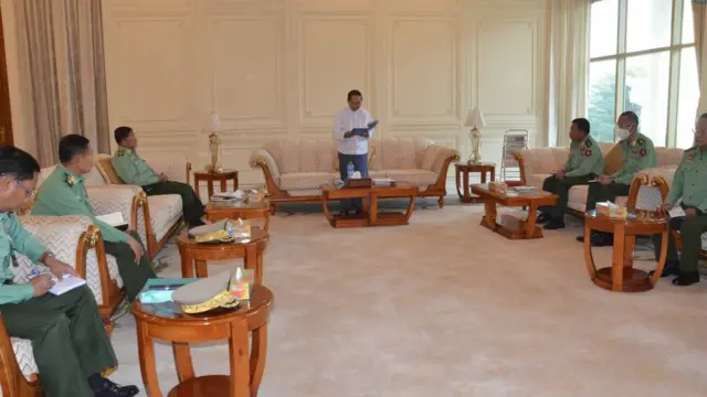 ယာယီသမ္မတ စစ်တပ်ဗိုလ်ချုပ်ဟောင်း ဦးမြင့်ဆွေက တာဝန်ယူမှာ ဖြစ်ကြောင်းထုတ်ပြန်ခဲ့