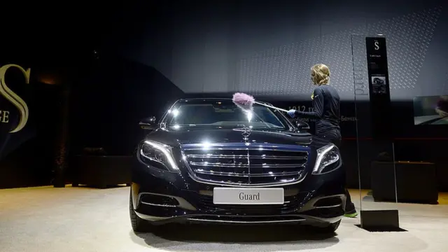 "Мерседес S600" - традиционный для России символ роскоши еще с 1990-х