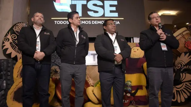 Los magistrados del TSE explicaron que aún no tenían datos suficientes para dar los resultados. (Foto: Tribunal Supremo Electoral de Honduras)